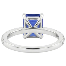 natural emerald sapphire 4.50ct ring close up detail