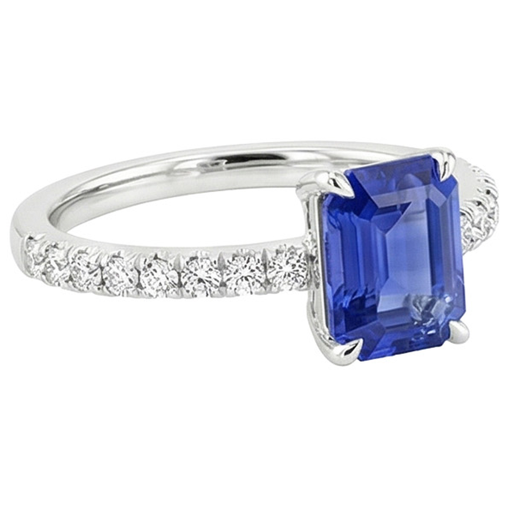 natural emerald sapphire 4.50ct ring on white background
