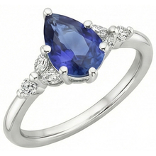 natural round sapphire 4.75ct ring close up detail