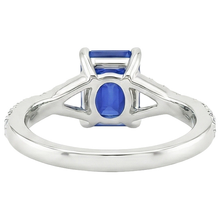 natural emerald sapphire 4ct ring close up detail