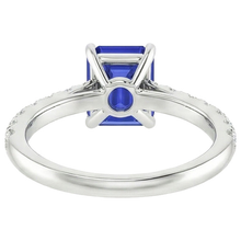 natural emerald sapphire 4.25ct ring close up detail