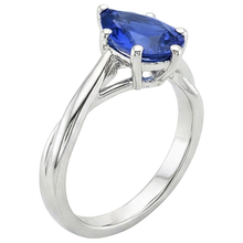 natural pear sapphire 3.50ct ring close up detail