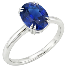 natural oval sapphire 2.50ct ring close up detail