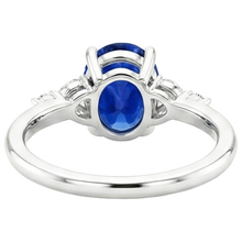 natural round sapphire 3.75ct ring close up detail