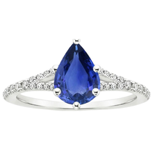 natural round sapphire 3.25ct ring close up detail