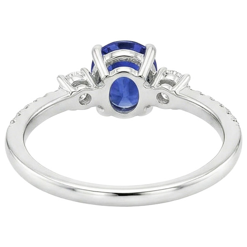 natural round sapphire 3.50ct ring close up detail
