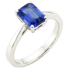 natural emerald sapphire 2ct ring close up detail