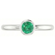 Solitaire Green Emerald Engagement Ring 0.75 Carats Bezel Setting