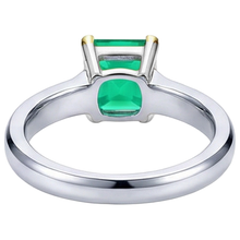 Natural Emerald Precious Stone Ring – top view