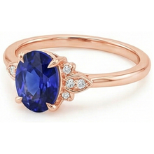 natural round sapphire 4ct ring close up detail