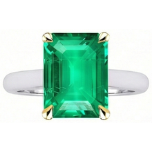 Natural Fine Emerald Colored Stone Ring – front view