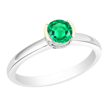 Natural Emerald Colored Stone Ring – main view