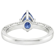 natural round sapphire 4ct ring close up detail