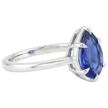 natural pear sapphire 2.50ct ring top view