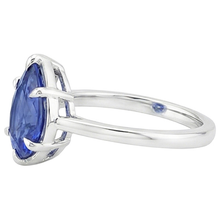 natural pear sapphire 2.50ct ring on white background