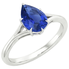 natural pear sapphire 2.50ct ring close up detail