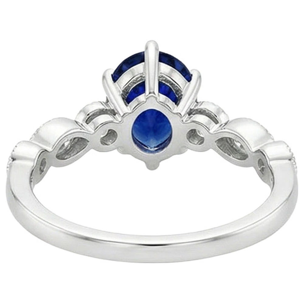 natural round sapphire 3ct ring close up detail