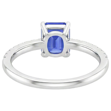 natural emerald sapphire 4ct ring close up detail