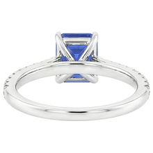 natural emerald sapphire 4ct ring close up detail
