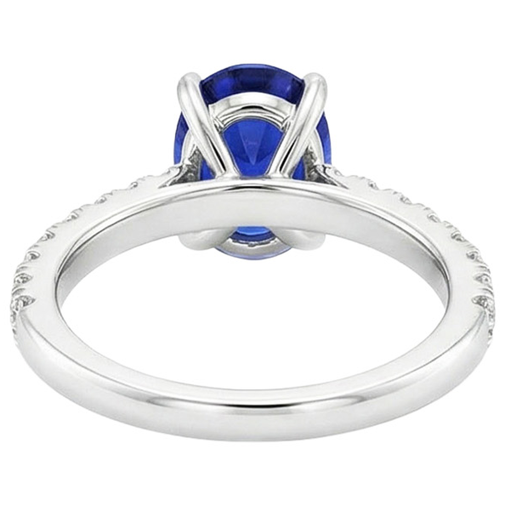 natural round sapphire 4ct ring close up detail