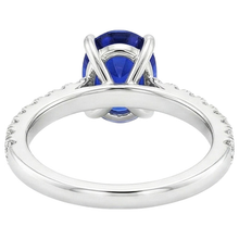 natural round sapphire 4ct ring close up detail