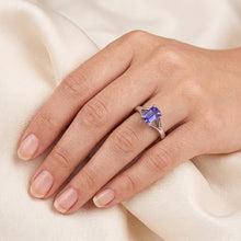 Solitaire Split Shank Emerald Light Blue Sapphire Ring 2 Carats