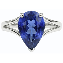 natural pear sapphire 3ct ring close up detail