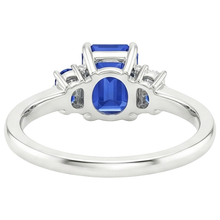 natural emerald sapphire 3ct ring close up detail