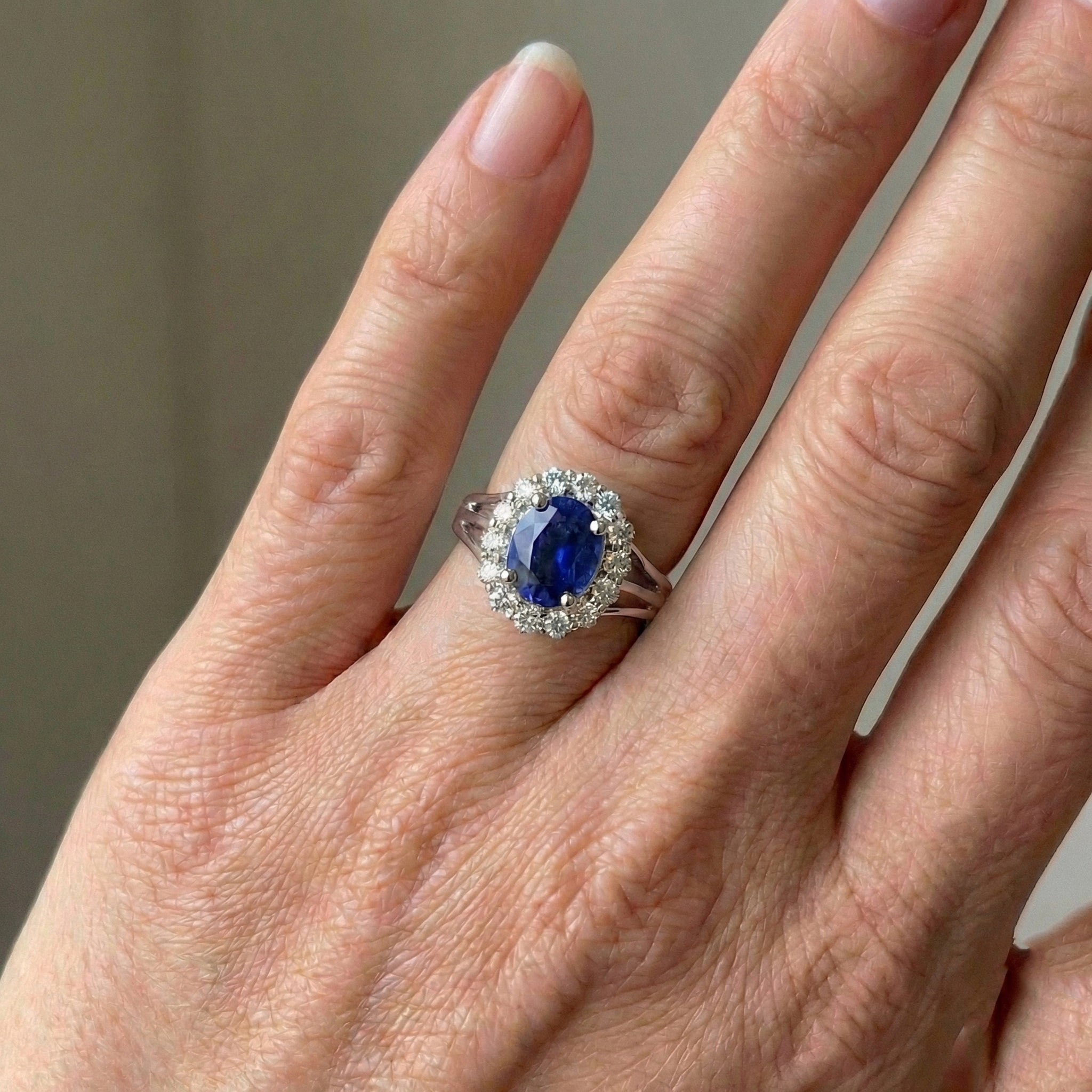 natural round sapphire 2.40ct ring with diamond accents