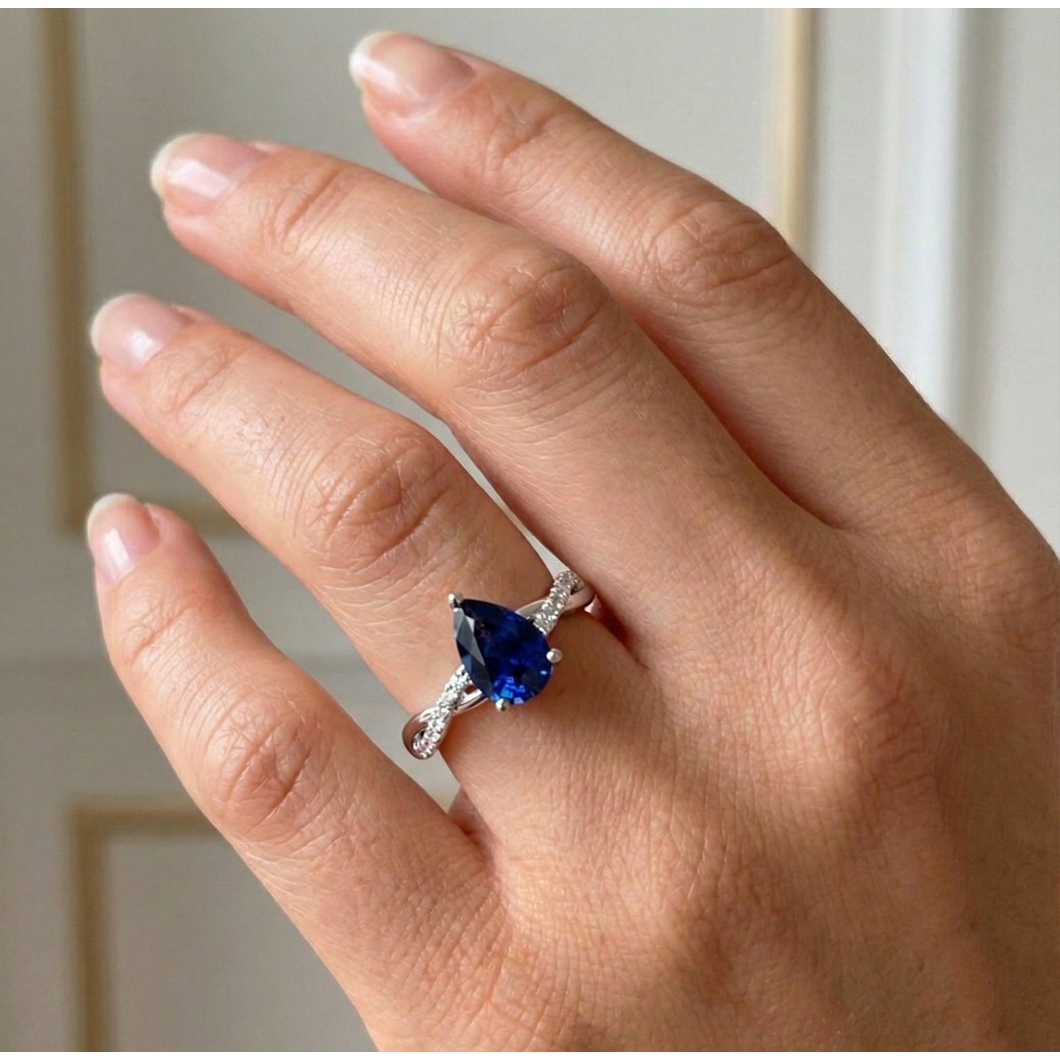 Solitaire With Accents Ring Ceylon Sapphire 2.50 Carats Twist Style