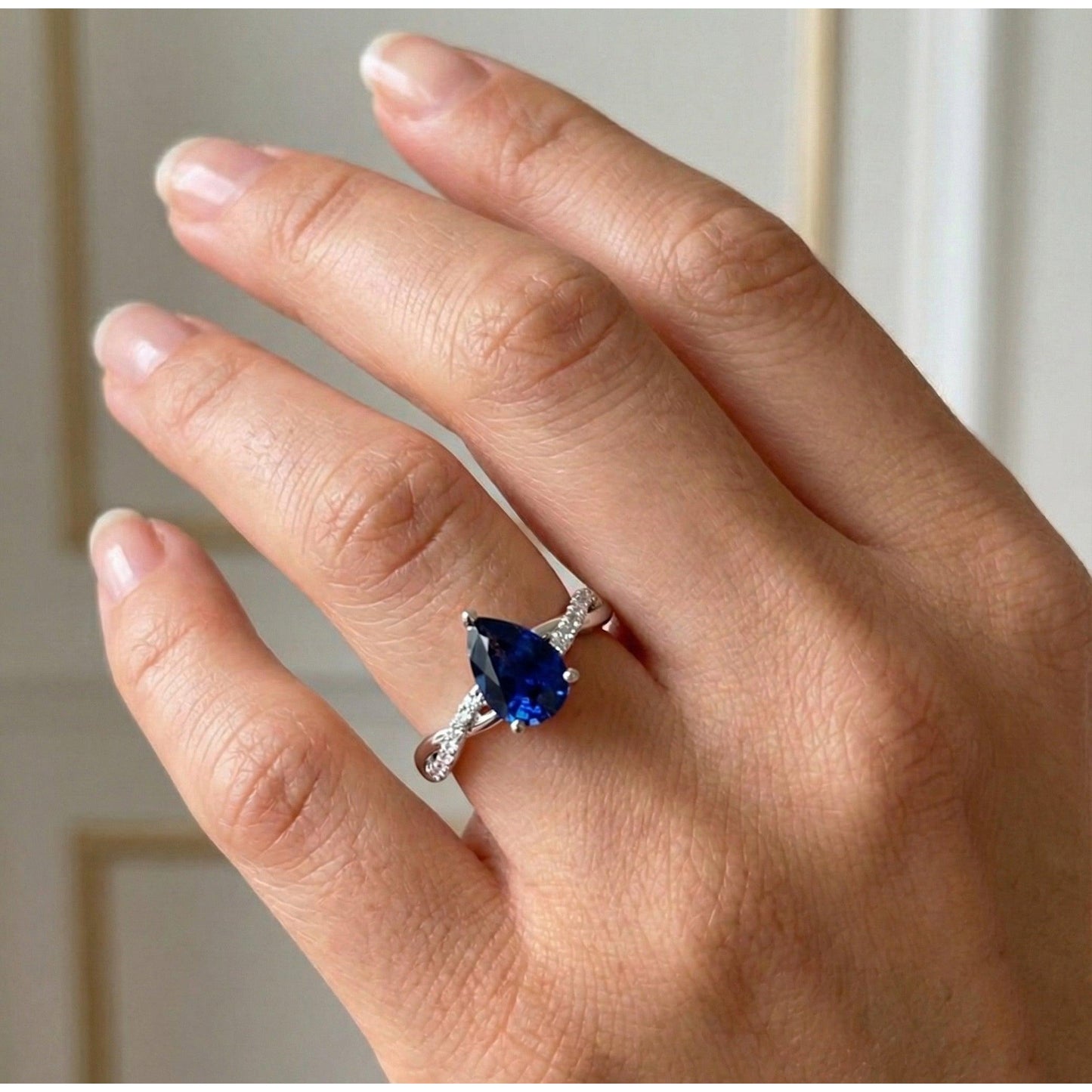 Solitaire With Accents Ring Ceylon Sapphire 2.50 Carats Twist Style