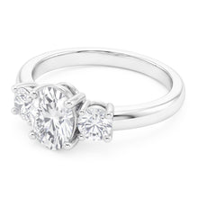 Sophisticated 3-Stone Ring – Fine Diamond 3 ct from HarryChadEnt