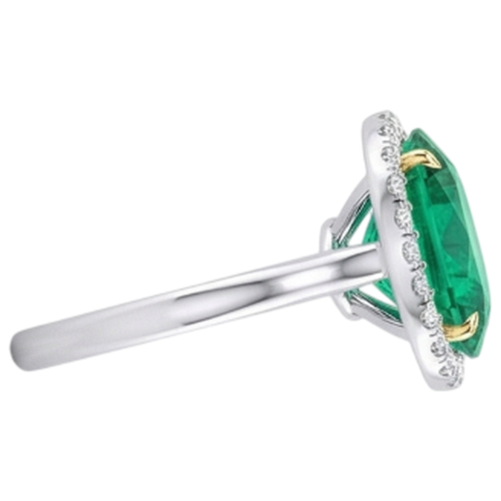 Oval Cut Emerald ring in 14 Karat Two Tone Gold – profile view