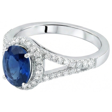 natural round sapphire 3.40ct ring close up detail