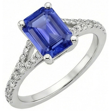 natural emerald sapphire 4ct ring close up detail