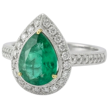 Handcrafted Fine Emerald Gemstone Ring 2 ct – angle view