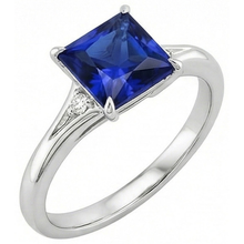 natural round sapphire 5.25ct ring close up detail