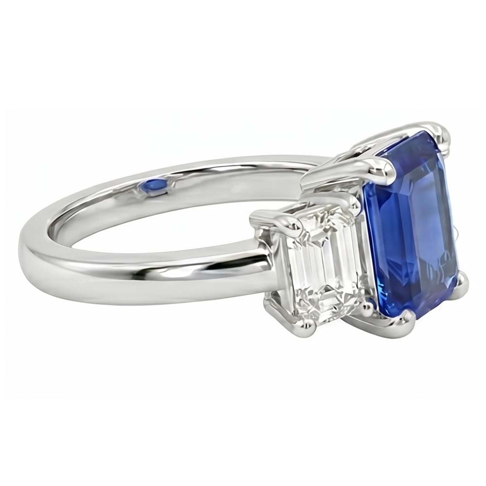 natural emerald sapphire 2.50ct ring close up detail