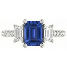 natural emerald sapphire 4.50ct ring close up detail