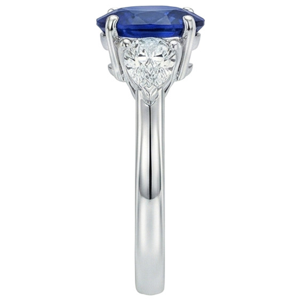 natural oval sapphire 5.50ct ring on white background