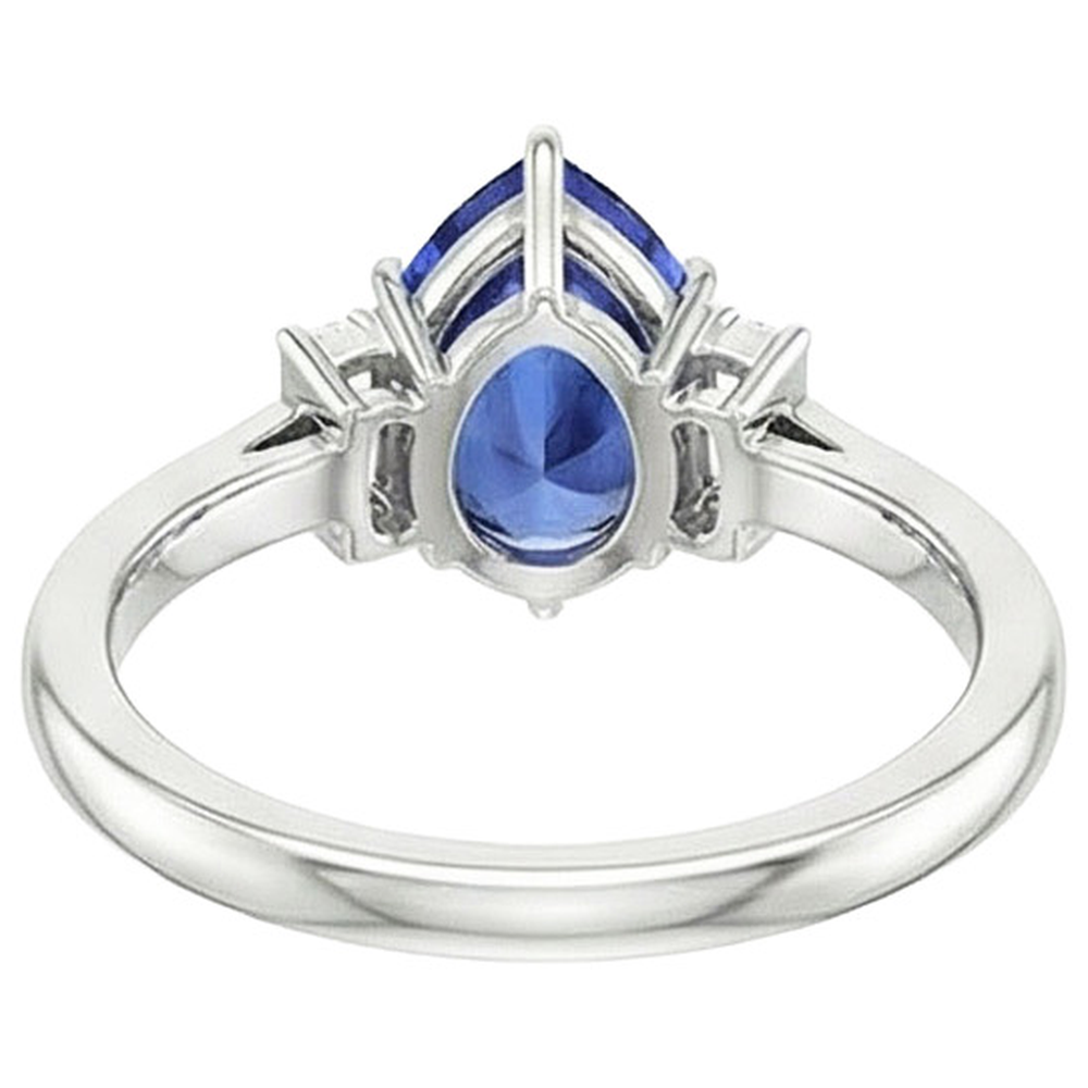 natural pear sapphire 3ct ring close up detail