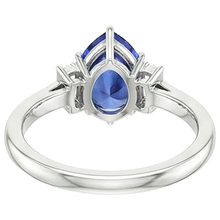 natural pear sapphire 3ct ring close up detail