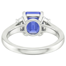natural emerald sapphire 4ct ring close up detail
