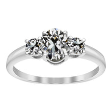 Sophisticated Fine Diamond 3-Stone Ring 3 ct – main view