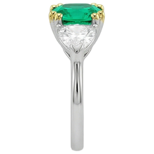 Fine Emerald Precious Stone Ring 1 ct – top view