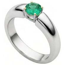 Earth-Mined Fine Emerald Precious Stone Ring – angle view