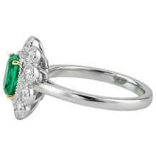 Refined Emerald Precious Stone Ring 2 ct – top view
