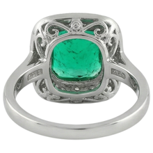 Gemstone Ring 14 Karat Two Tone Gold with Colombian Emerald – detail view