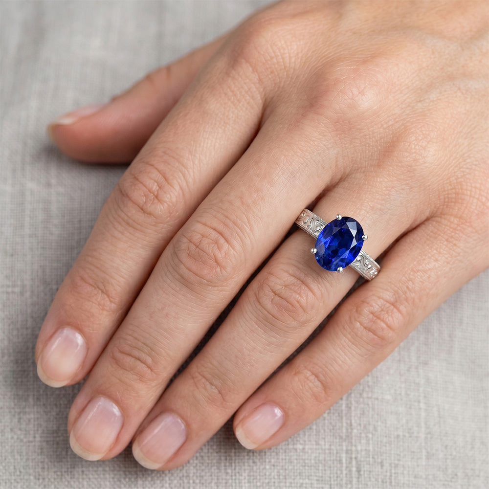 Vintage Style Solitaire Oval Natural Blue Ceylon Sapphire 4.50 Carats