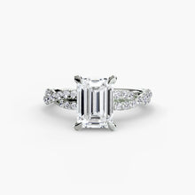 Precious Stone Round Brilliant Setting in Gold – back view